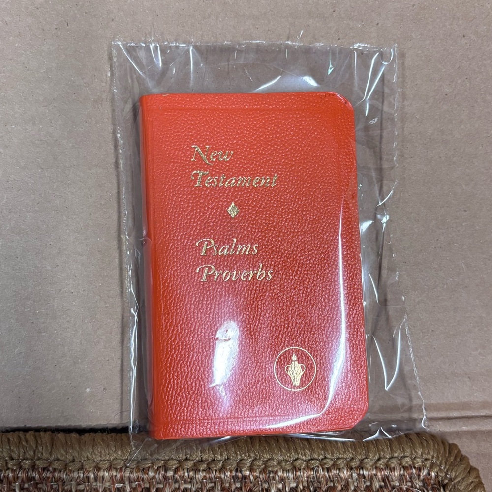 1985 GIDEONS NEW TESTAMENT POCKET BIBLE Psalms Proverbs Very Good Vintage ORANGE